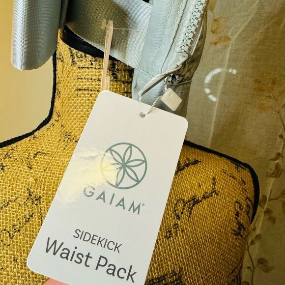 GAIAM Sidekick Waist pack NWT in light gray - Picture 6 of 8